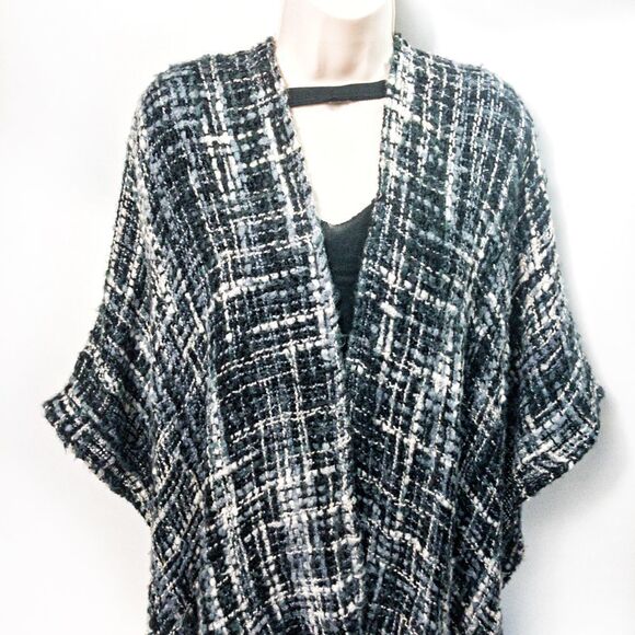 Black & White Boucle Knit Ruana Poncho Wrap OS - Picture 2 of 10